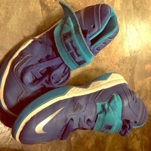 Boys Nike lebrons
